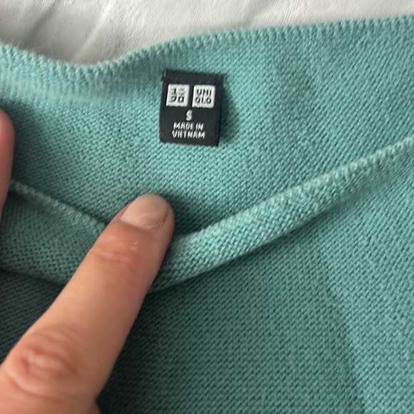 Uniqlo Seafoam blue/green 3D long sleeve knit sweater, GUC - Picture 2 of 4